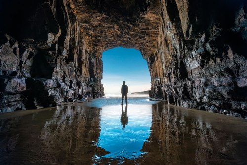 Cave-along-New-Zealand-beach