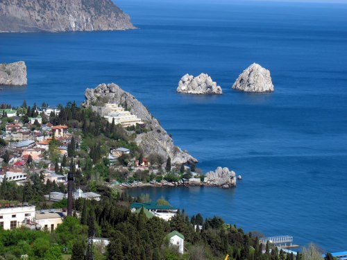 Adalary-island-rocks-off-Crimea
