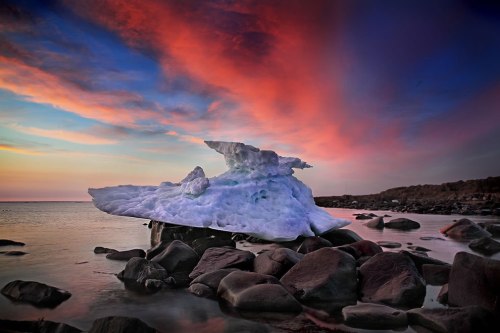 Stranded-iceberg-at-sunrise-on-Hudson-Bay-Churchill-Manitoba