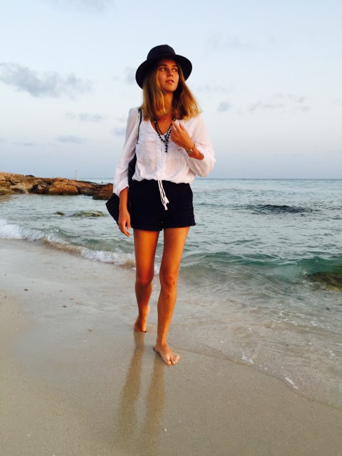barefoot walk on the sunset with stylish svetlana shashkova