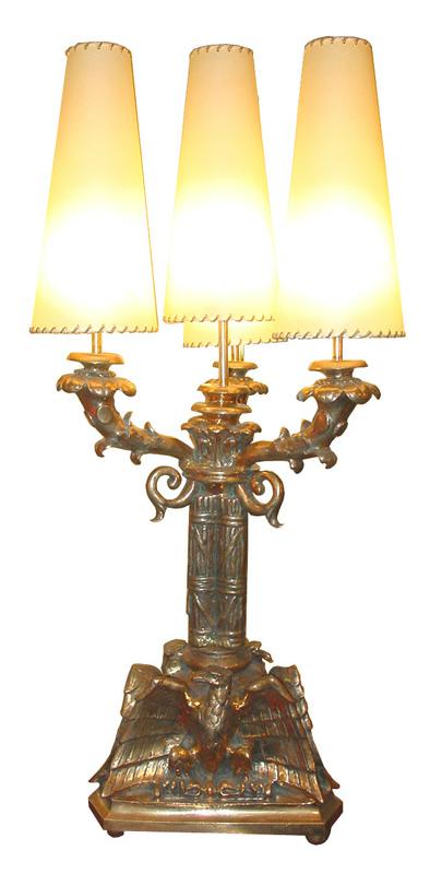 Lampada da tavolo, dimensioni: diametro max cm 49, H cm 107.