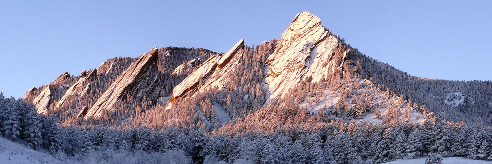 The-Flatirons-rock-formations-near-Boulder-Colorado