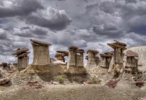 Lots-of-hoodoos-at-Ah-Shi-Sle-Pah