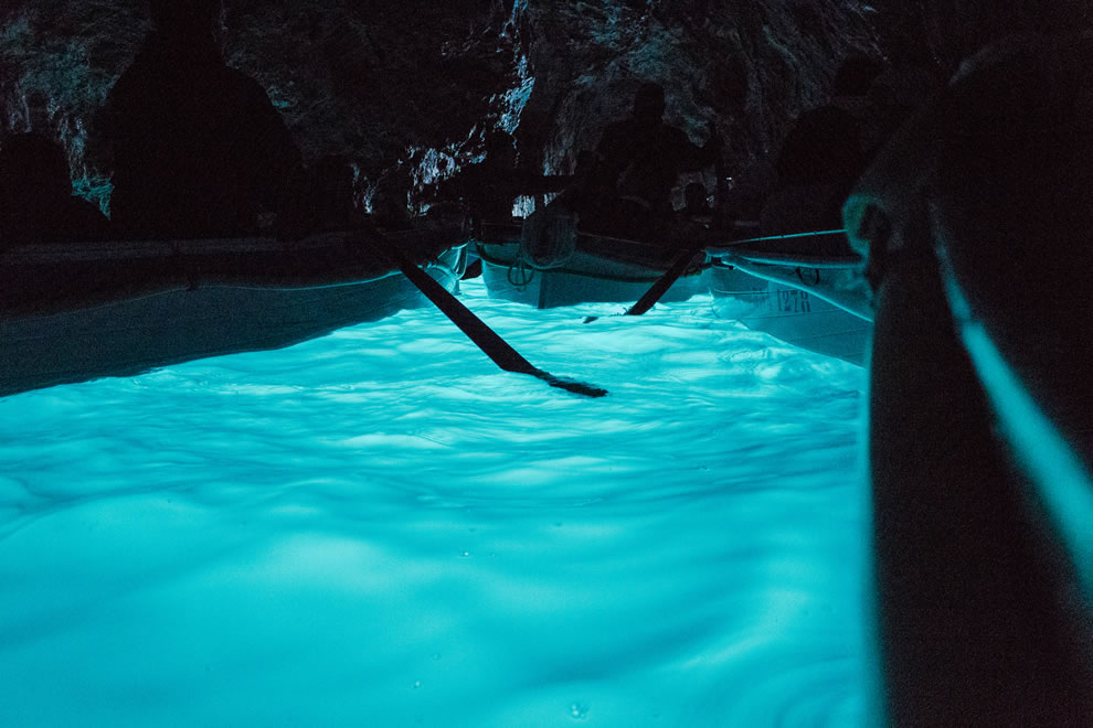 Waiting-in-line-at-the-Blue-Grotto