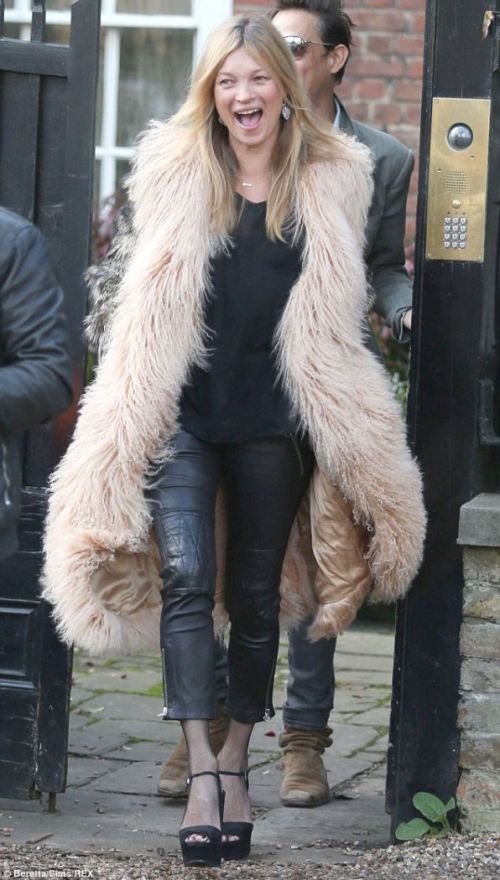 kate-moss-fur-coat-platfor-sandals-birthday-january-2015