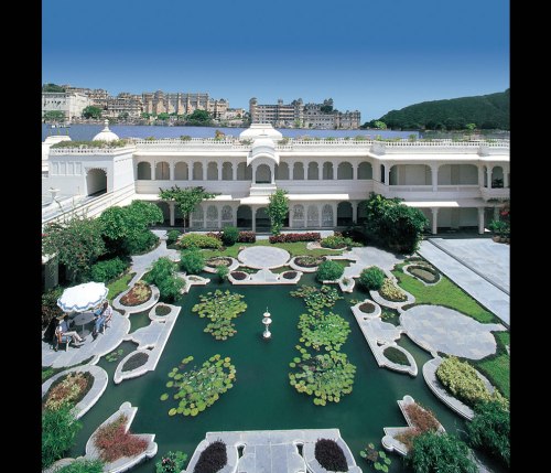 taj-lake-palace-begun-as-a-princes-rebellious-gesture-but-was-turned-into-one-of-the-most-romantic-hotels-in-the-world1