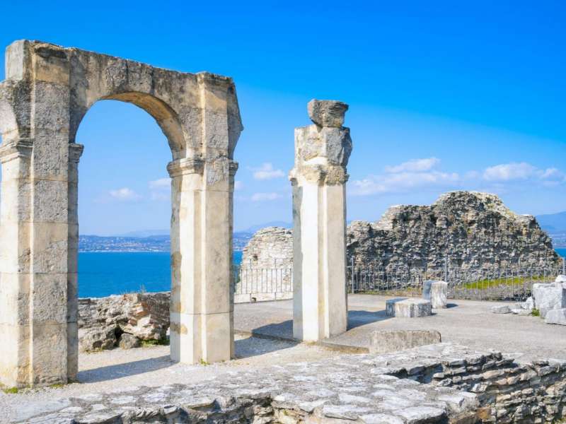 grottoes_catullus_sirmione