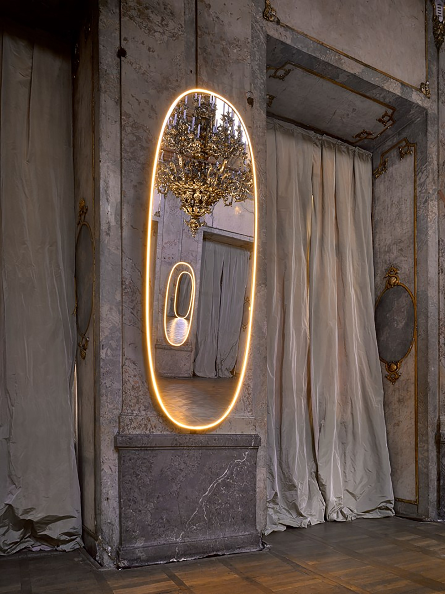 mdw19-fluorisalone-flos-starck144masthead1